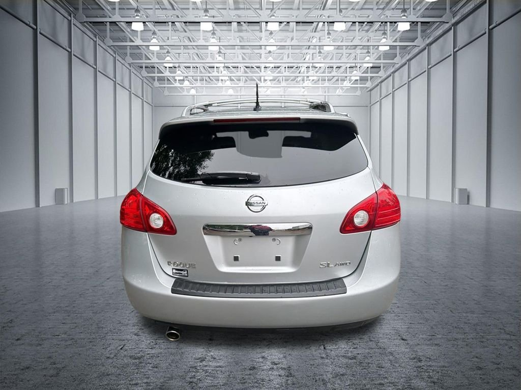 Used 2012 Silver Nissan SL image 4