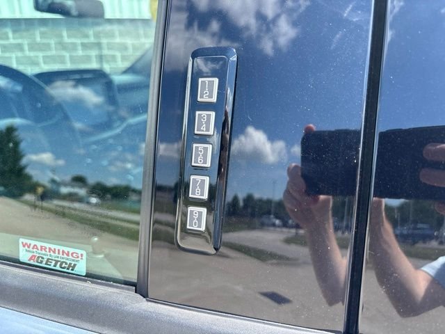 Used 2023 Silver Ford XLT image 16