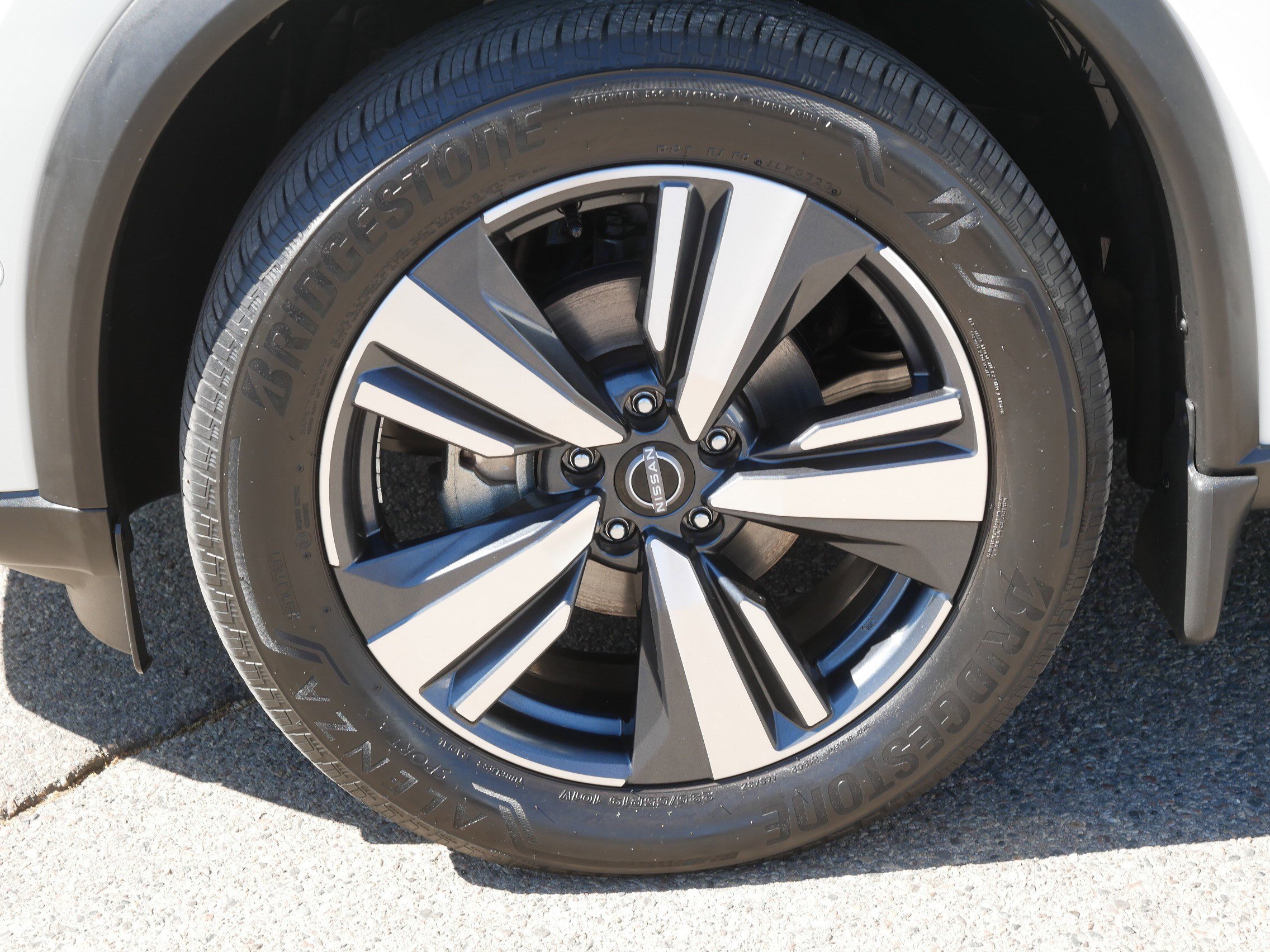 Certified Used 2023 Pearl White Tricoat Nissan Platinum image 15