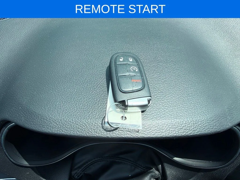 Used 2021 Green Jeep Latitude Lux image 5