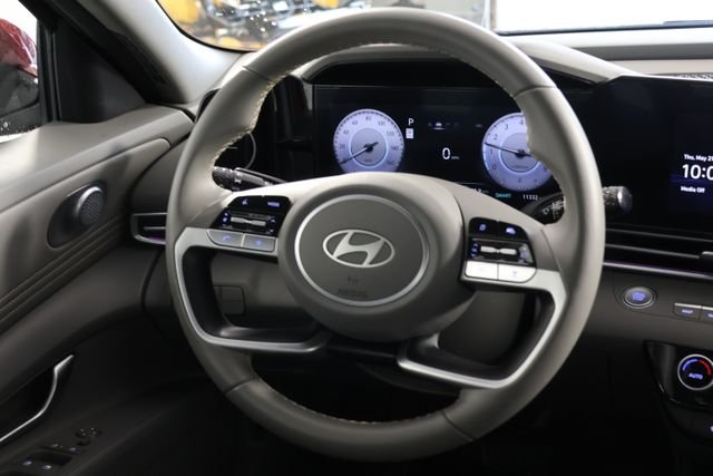 Used 2025 Red Hyundai SEL Convenience image 10