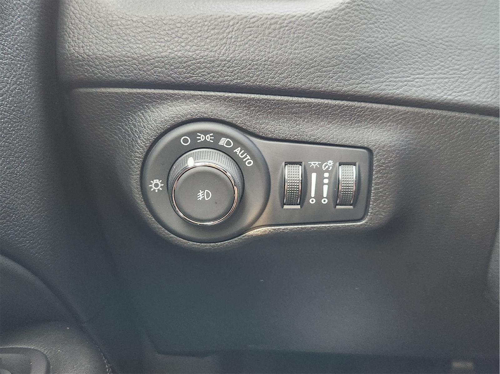 2020 Jeep Compass photo 21 of 33