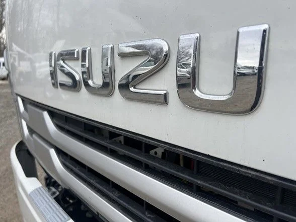 Used 2023 White Isuzu  image 36