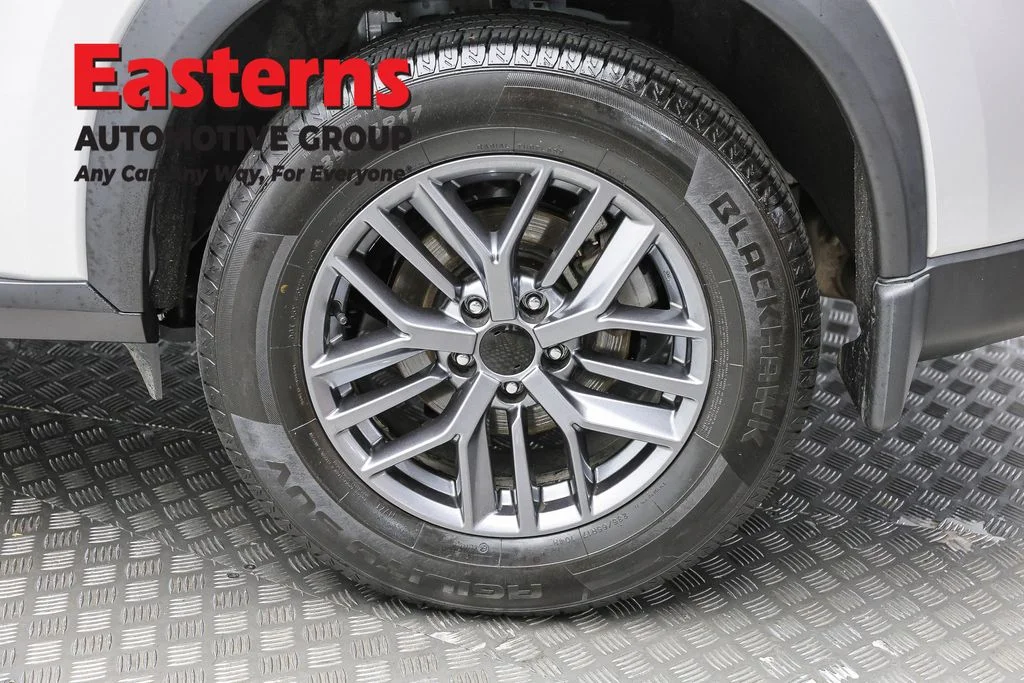 Used 2024 Silver Nissan S image 8