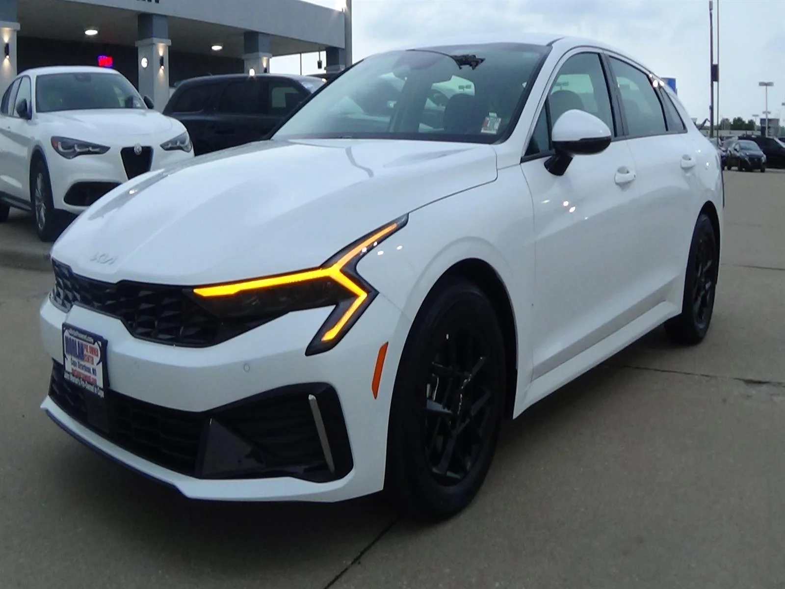 Used 2025 Snow White Kia LXS image 2