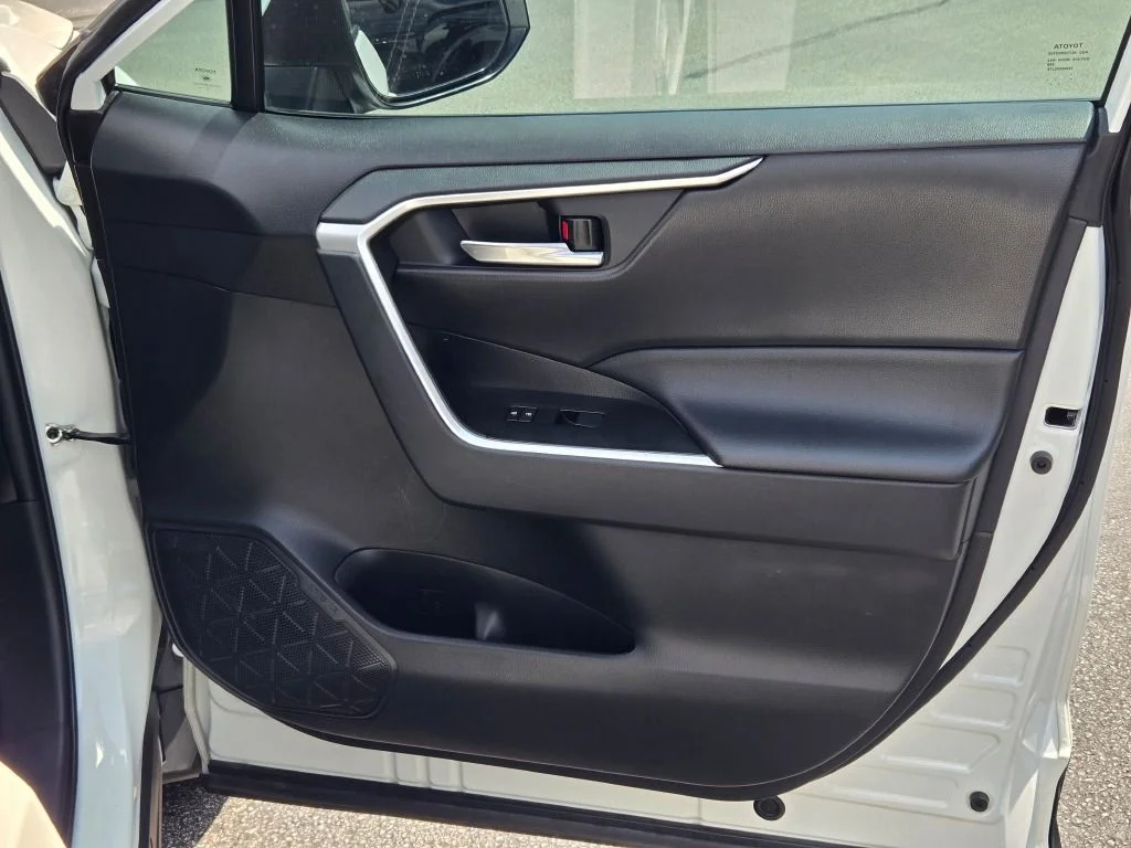 Used 2021 White Toyota XLE image 6