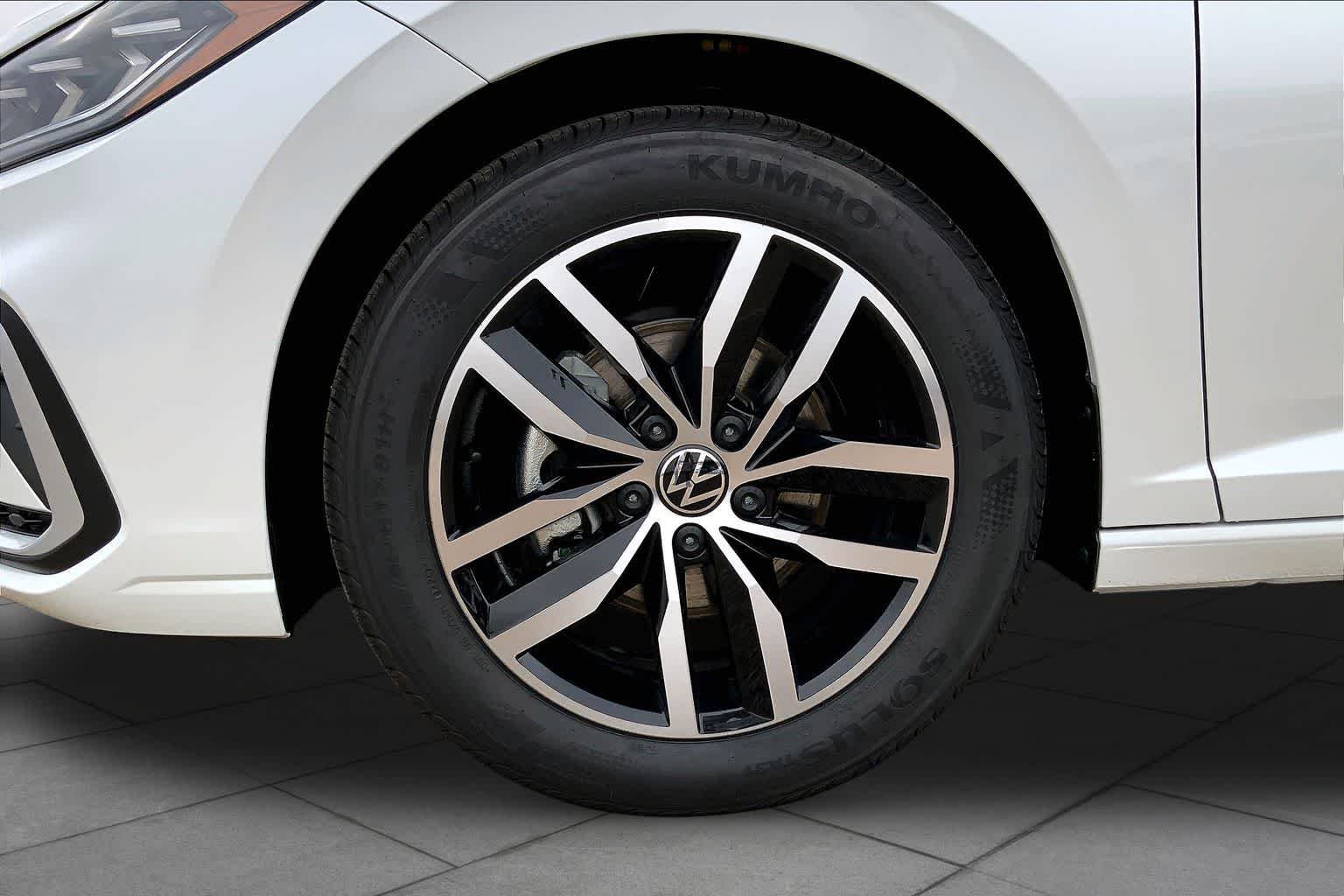 New 2026 Opal White Pearl Volkswagen SE image 12