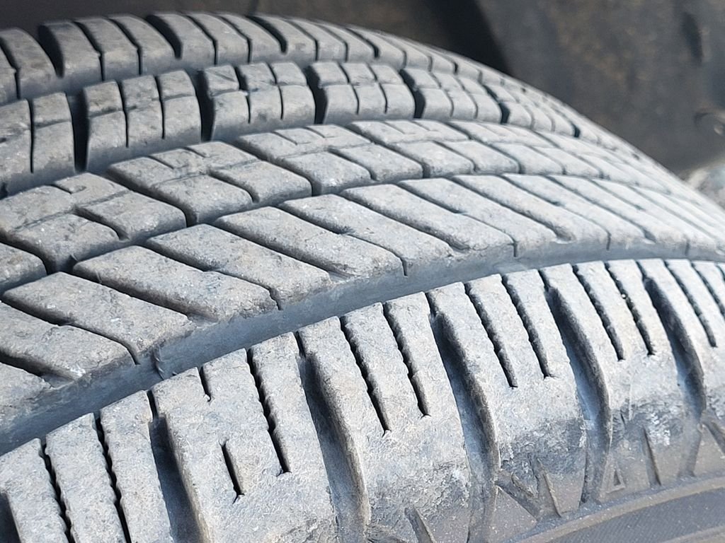 Used 2005 Absolutely Red Toyota Base image 11