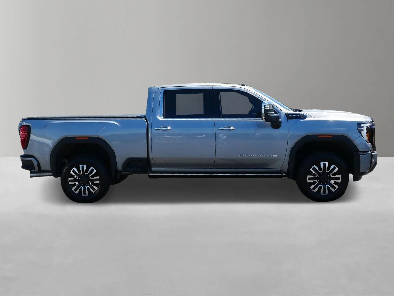 Used 2025 Sterling Metallic GMC Denali Ultimate image 3