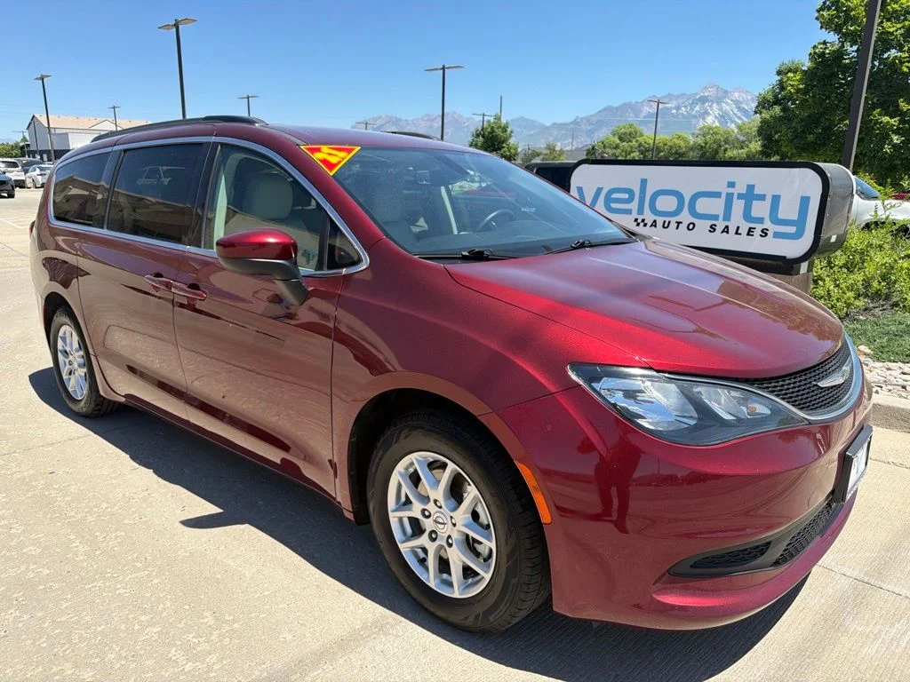 2021 Chrysler Voyager LXI's photo