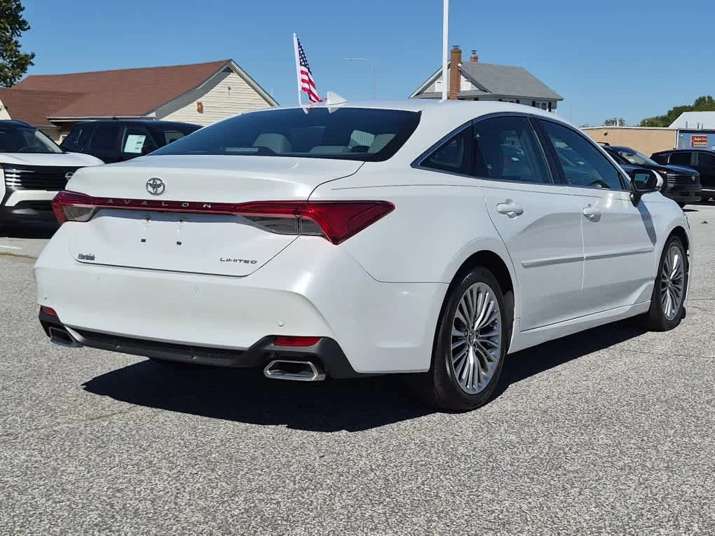 Used 2019 Wind Chill Pearl Toyota Limited image 3