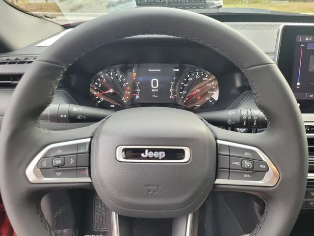 New 2026 Red Hot Pearlcoat Jeep Latitude image 27