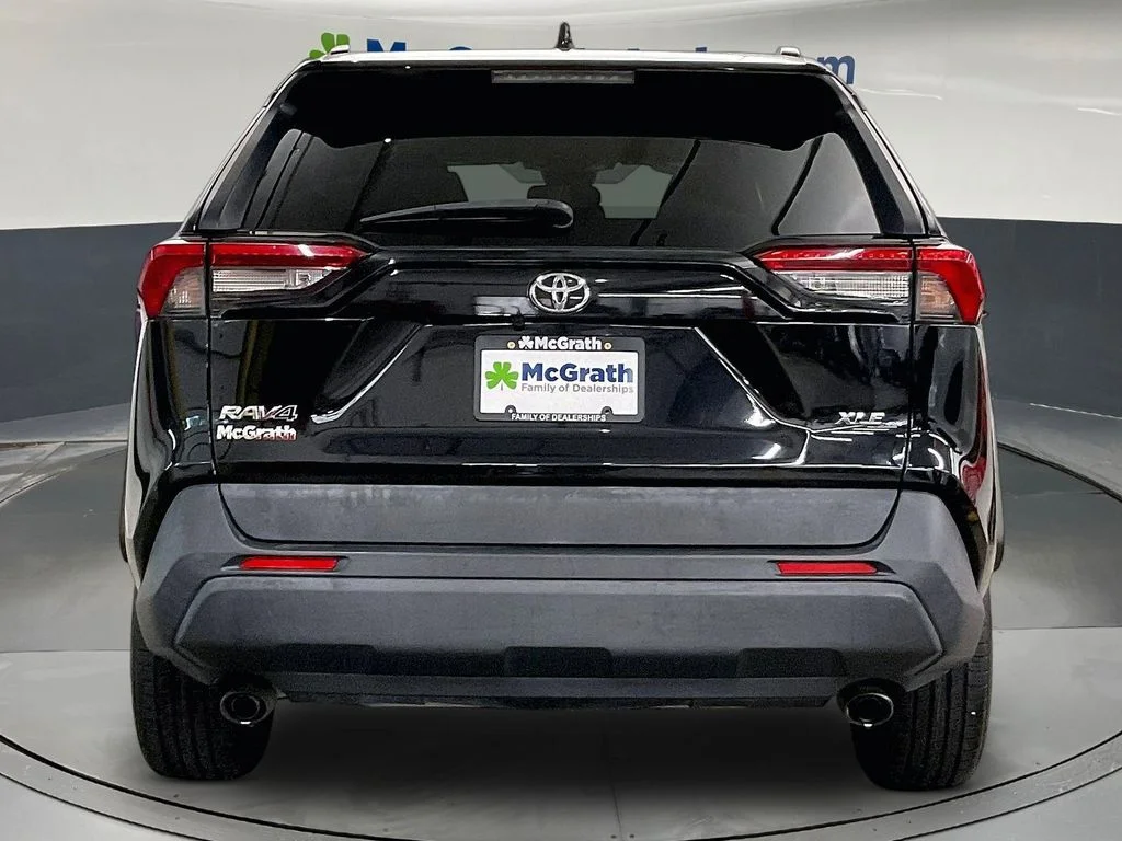 Used 2019 Black Toyota XLE image 6