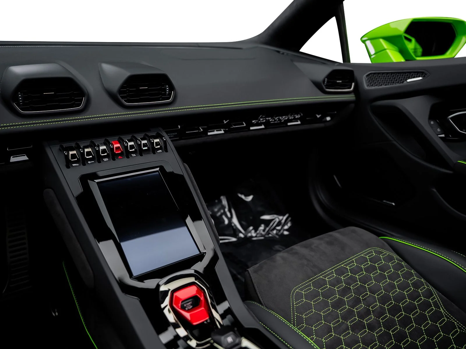 Used 2024 Green Lamborghini Base image 39