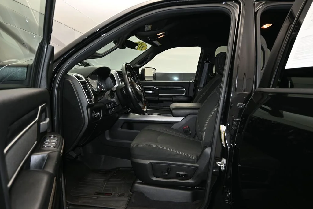 Used 2020 Diamond Black Ram Big Horn image 17