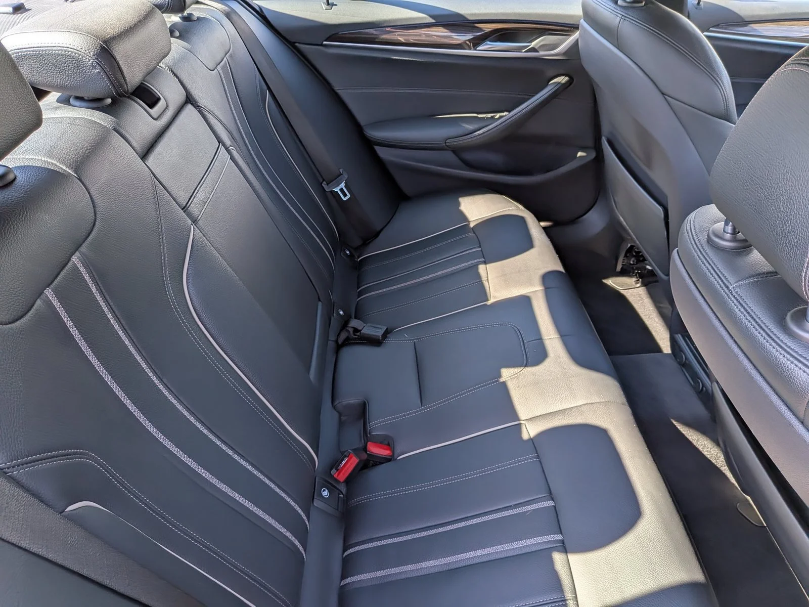 Used 2019 Dark Graphite Metallic BMW 530e iPerformance image 21