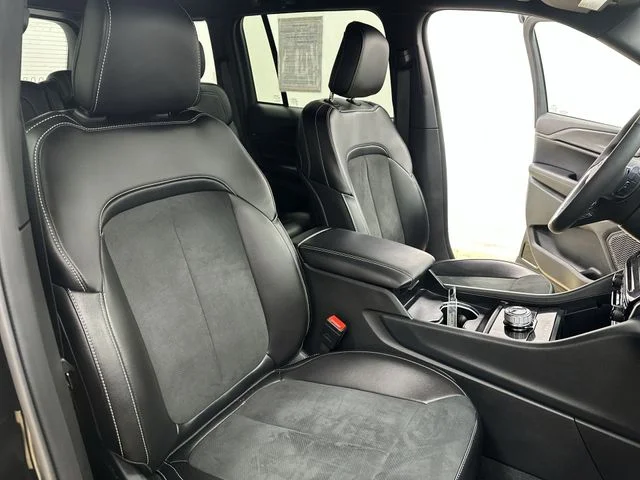 Used 2024 Black Jeep Altitude image 25