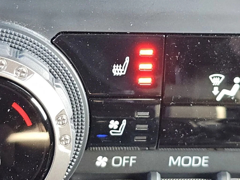 2025 Toyota Tacoma Limited - Photo 17