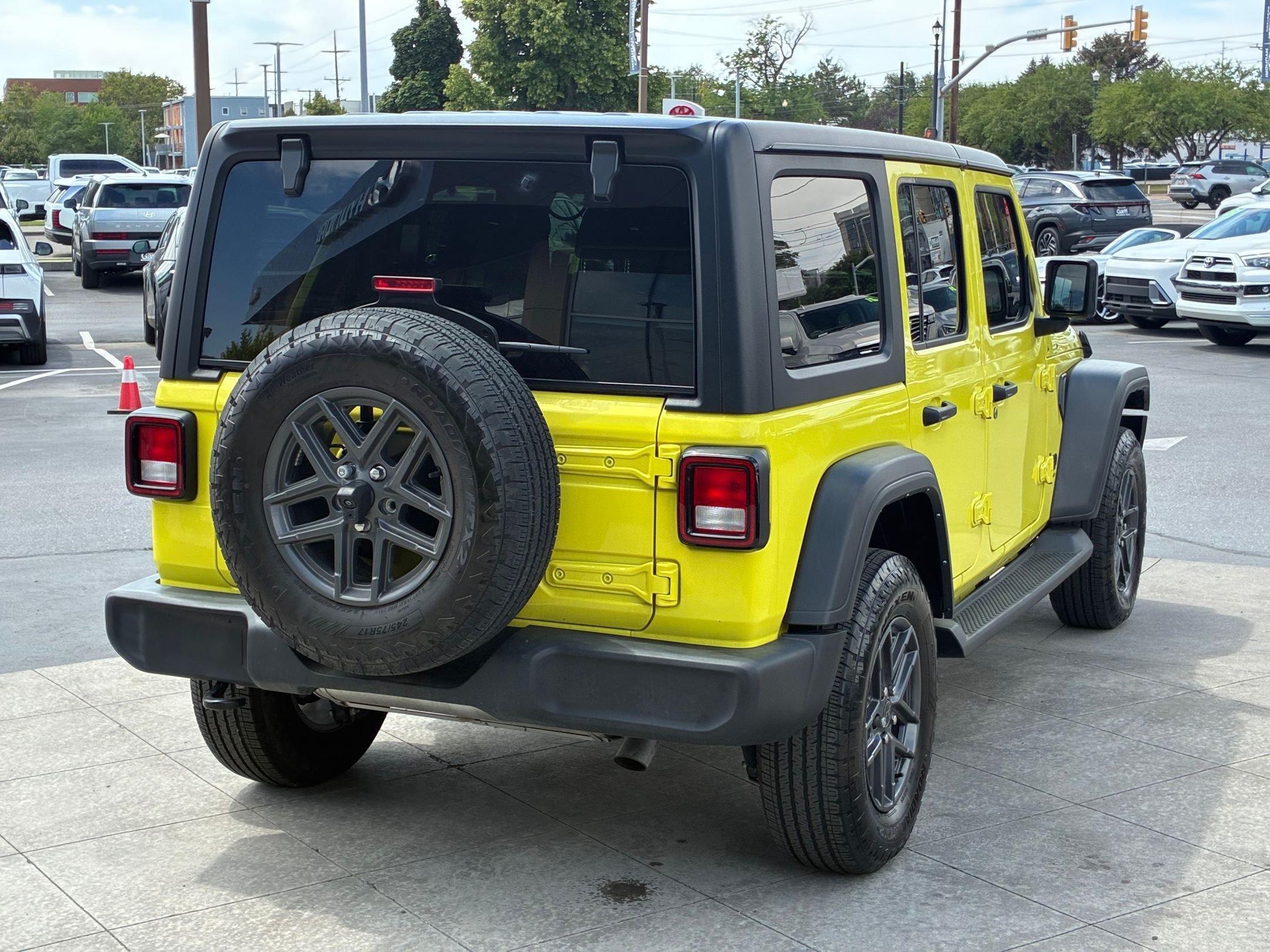 Ken Garff Cert 2024 High Velocity Clearcoat Jeep Sport S image 3