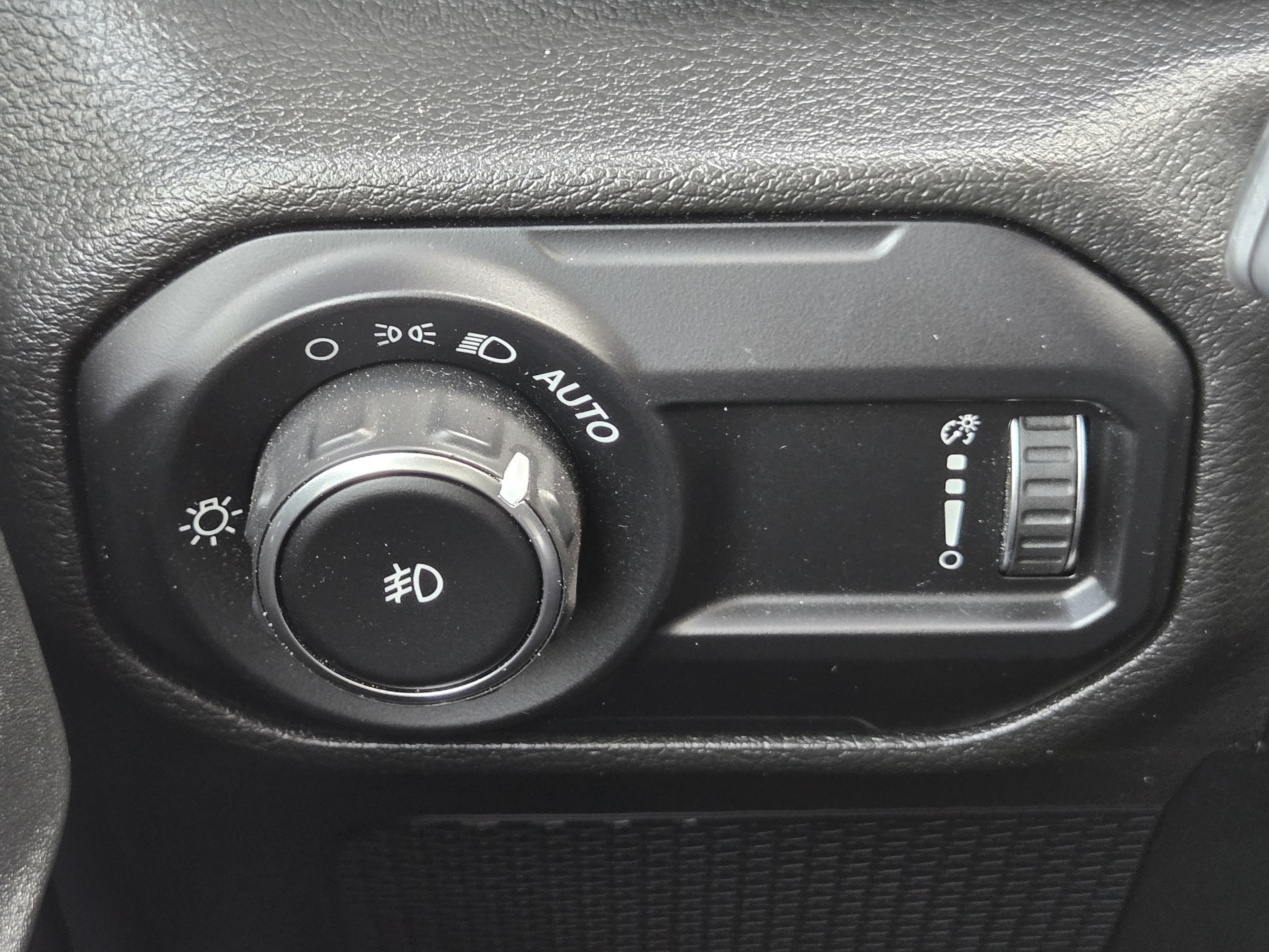 Used 2023 Sting-Gray Clearcoat Jeep Sport S image 21