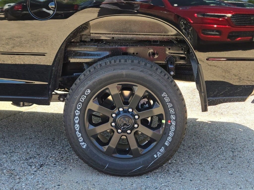 New 2026 Diamond Black Crystal Pearl-Coat Exterior Paint RAM Tradesman image 16