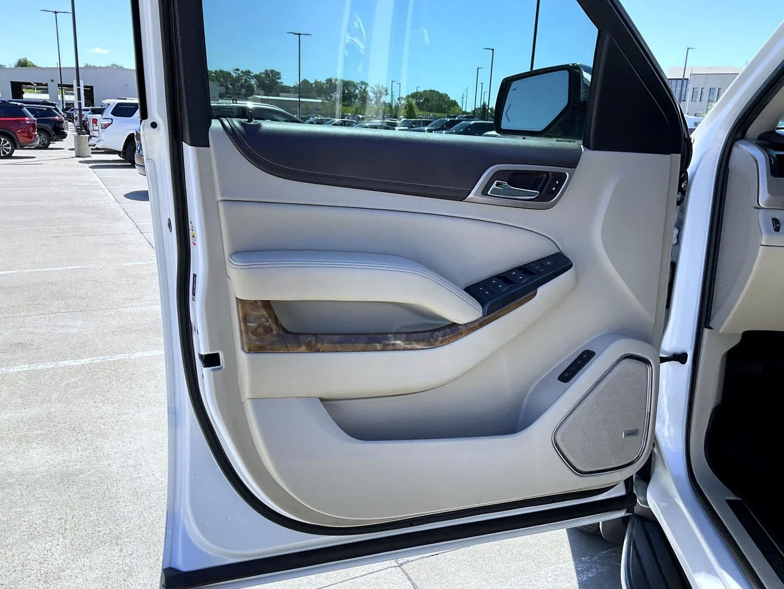 Used 2016 White GMC Denali image 10