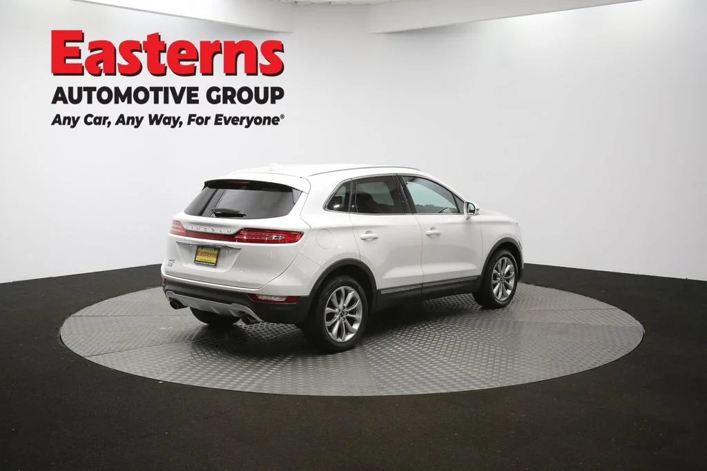 Used 2019 White Lincoln Select image 40