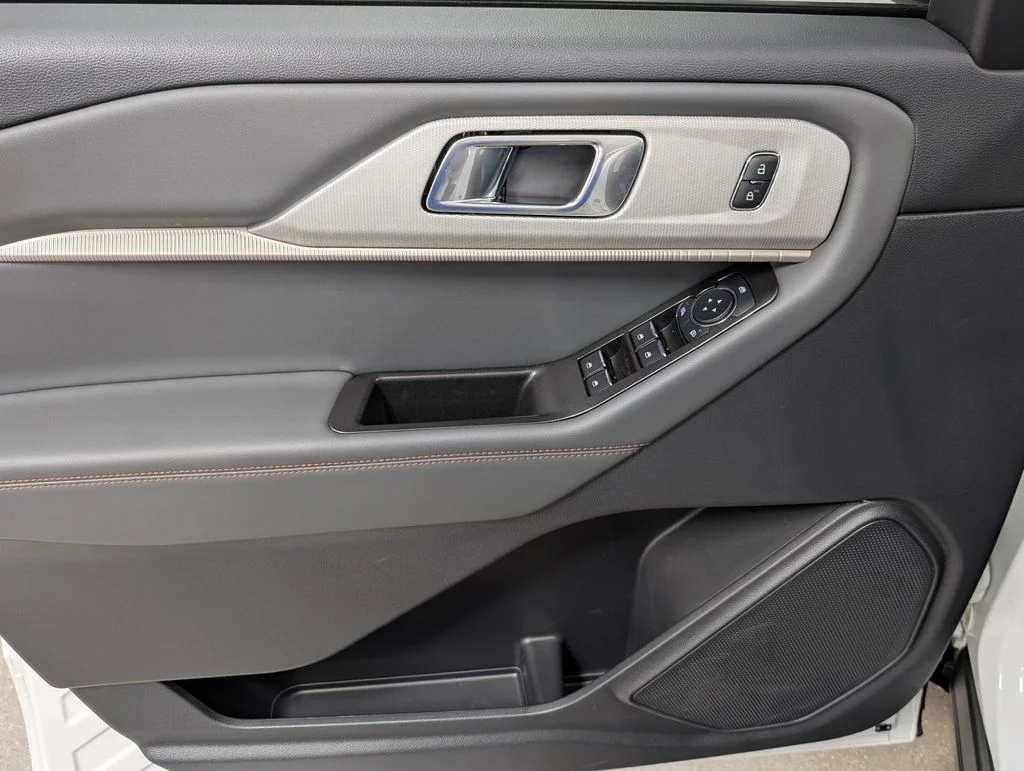 New 2026 Star White Metallic Tri-Coat Ford Active image 11
