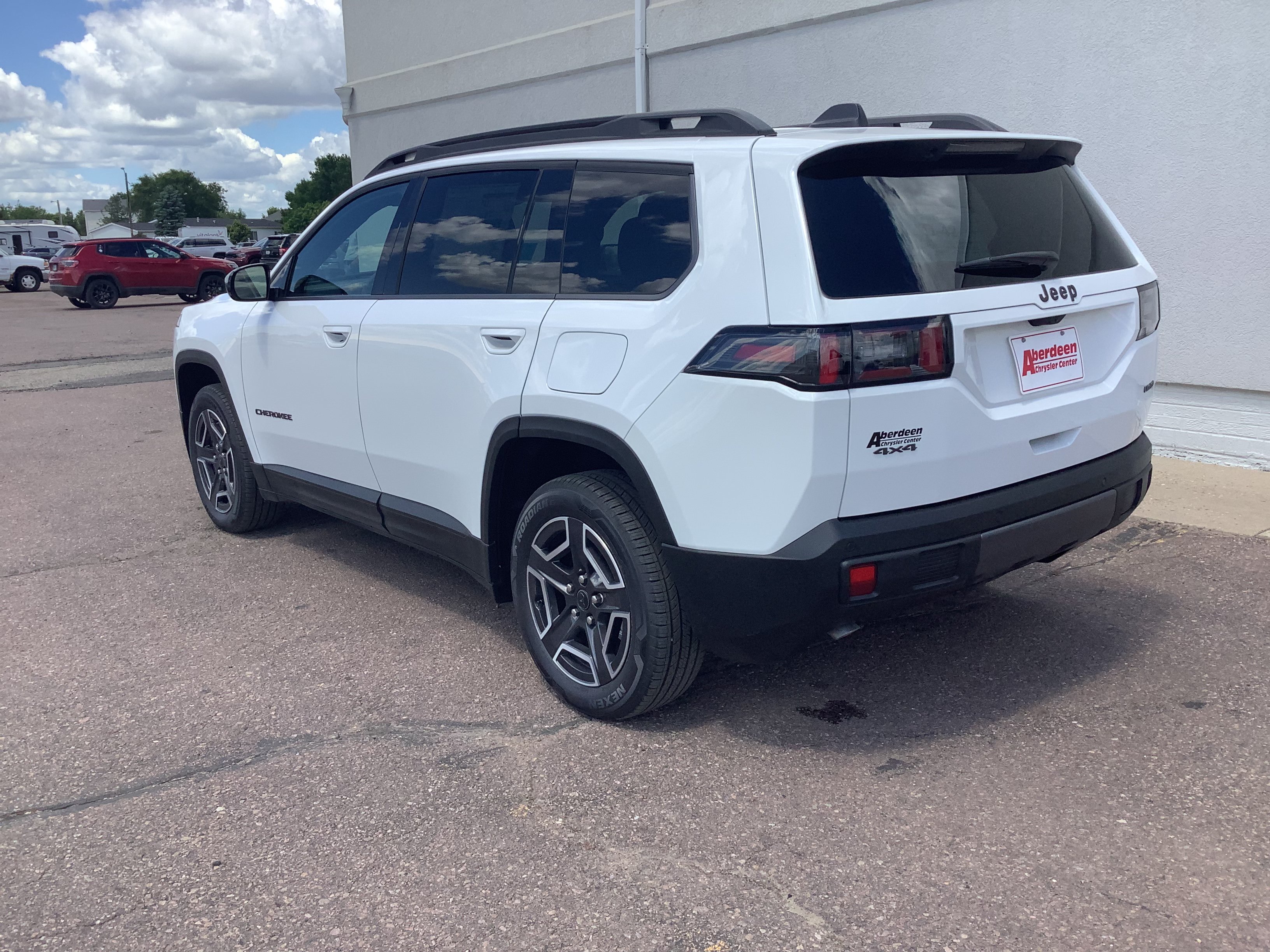 New 2026 Bright White Clear-Coat Exterior Paint Jeep Limited image 6