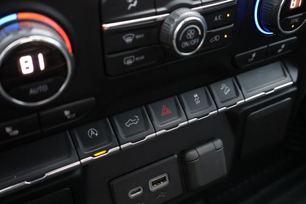 Used 2019 SUMMIT WHITE Chevrolet RST image 29