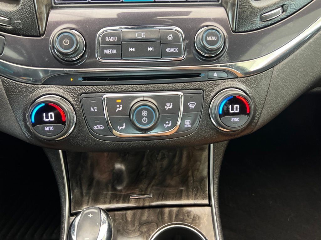 Used 2015 Blue Chevrolet LTZ image 34