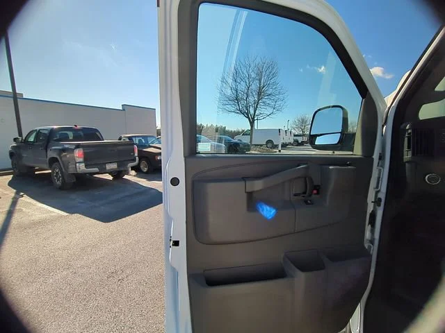 2024 Chevrolet Express Cargo Work Van - Photo 22