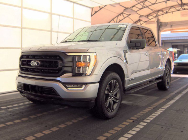 Used 2023 Silver Ford XLT image 3
