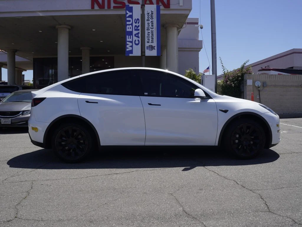 Used 2022 White Tesla Long Range image 2