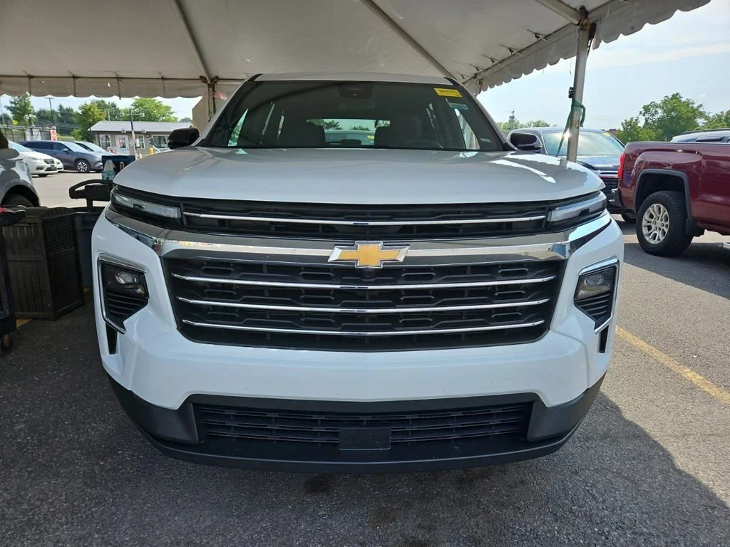 Used 2025 White Chevrolet LT image 3