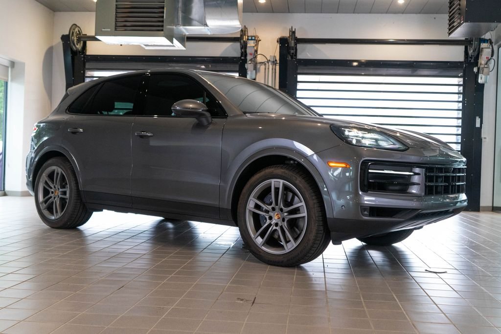 Used 2025  Porsche Base image 7