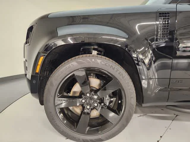 2026 Land Rover Defender V8 - Photo 11