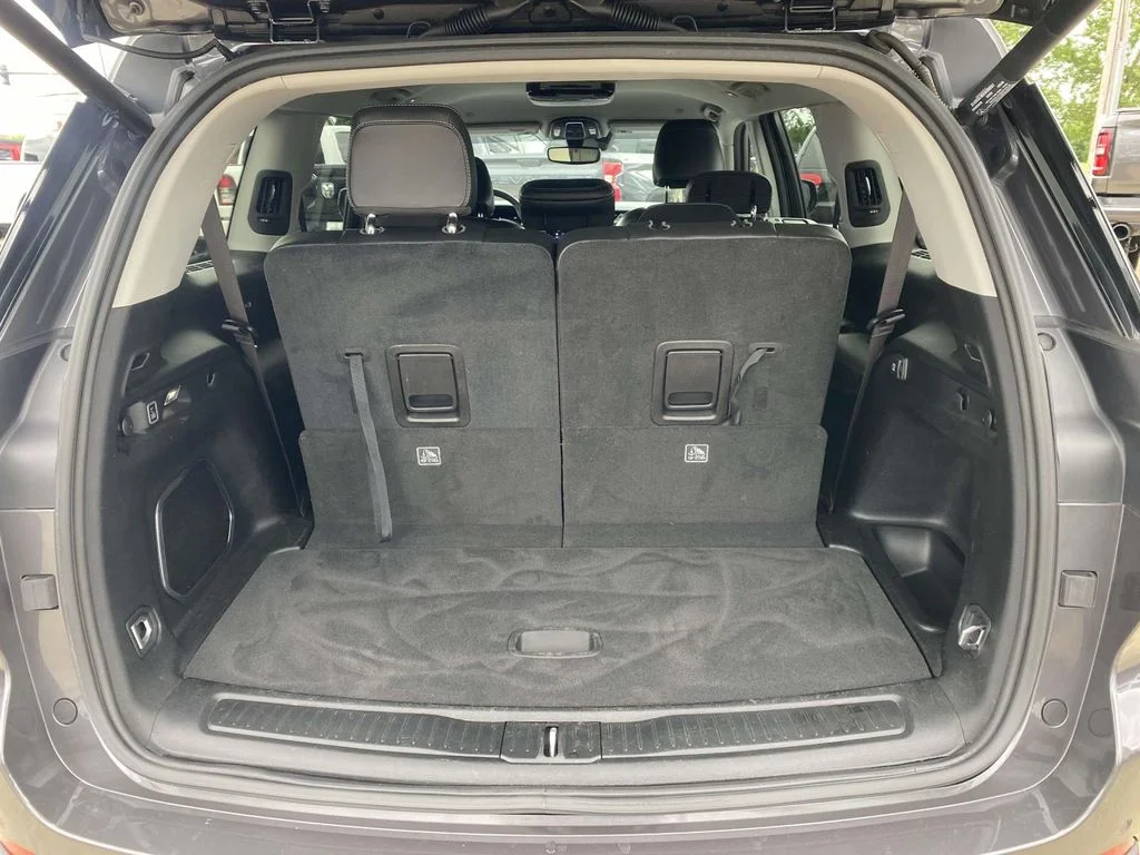 Used 2023 Gray Jeep Limited image 13