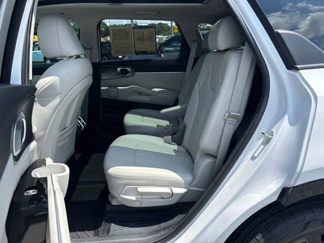 Used 2022 White Kia SX image 26