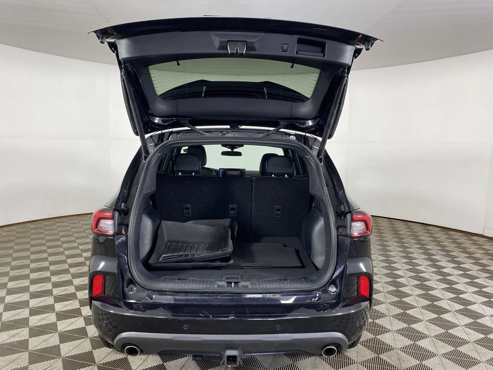 Used 2024 Agate Black Ford ST-Line Select image 9