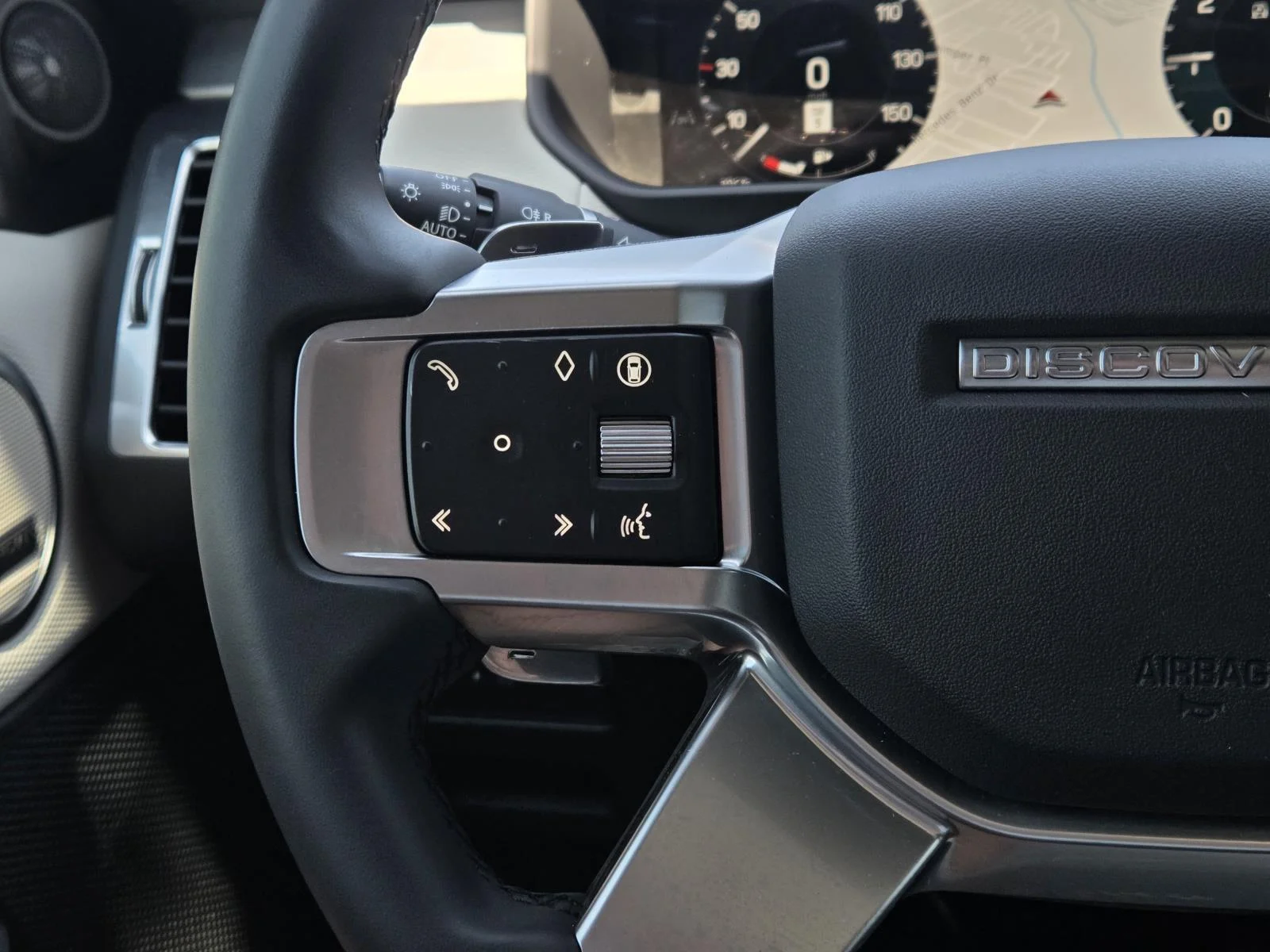 Used 2024 Santorini Black Metallic Land Rover Dynamic SE image 18