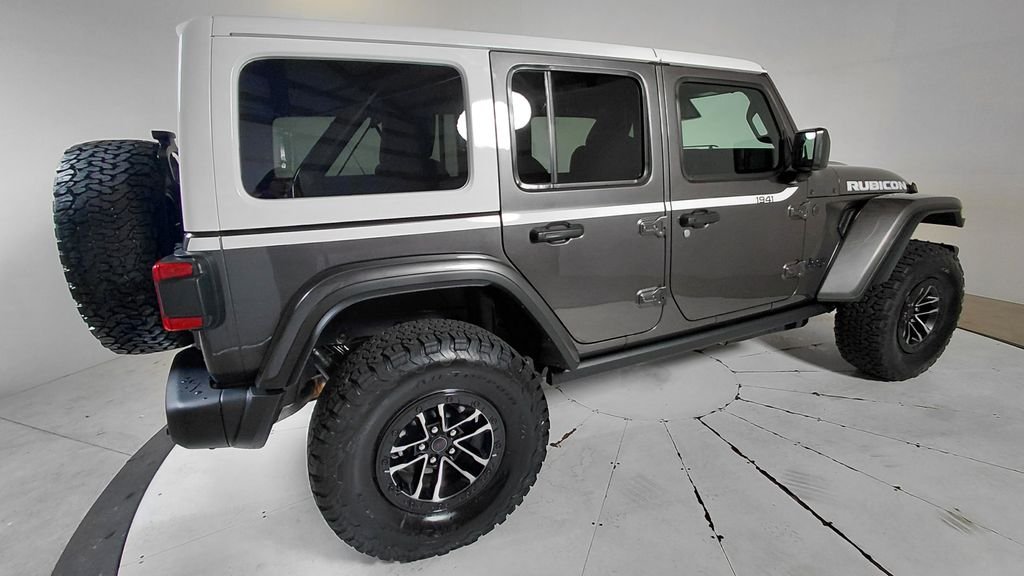 New 2026 Granite Crystal Metallic Clear-Coat Exterior Paint Jeep Rubicon X image 9