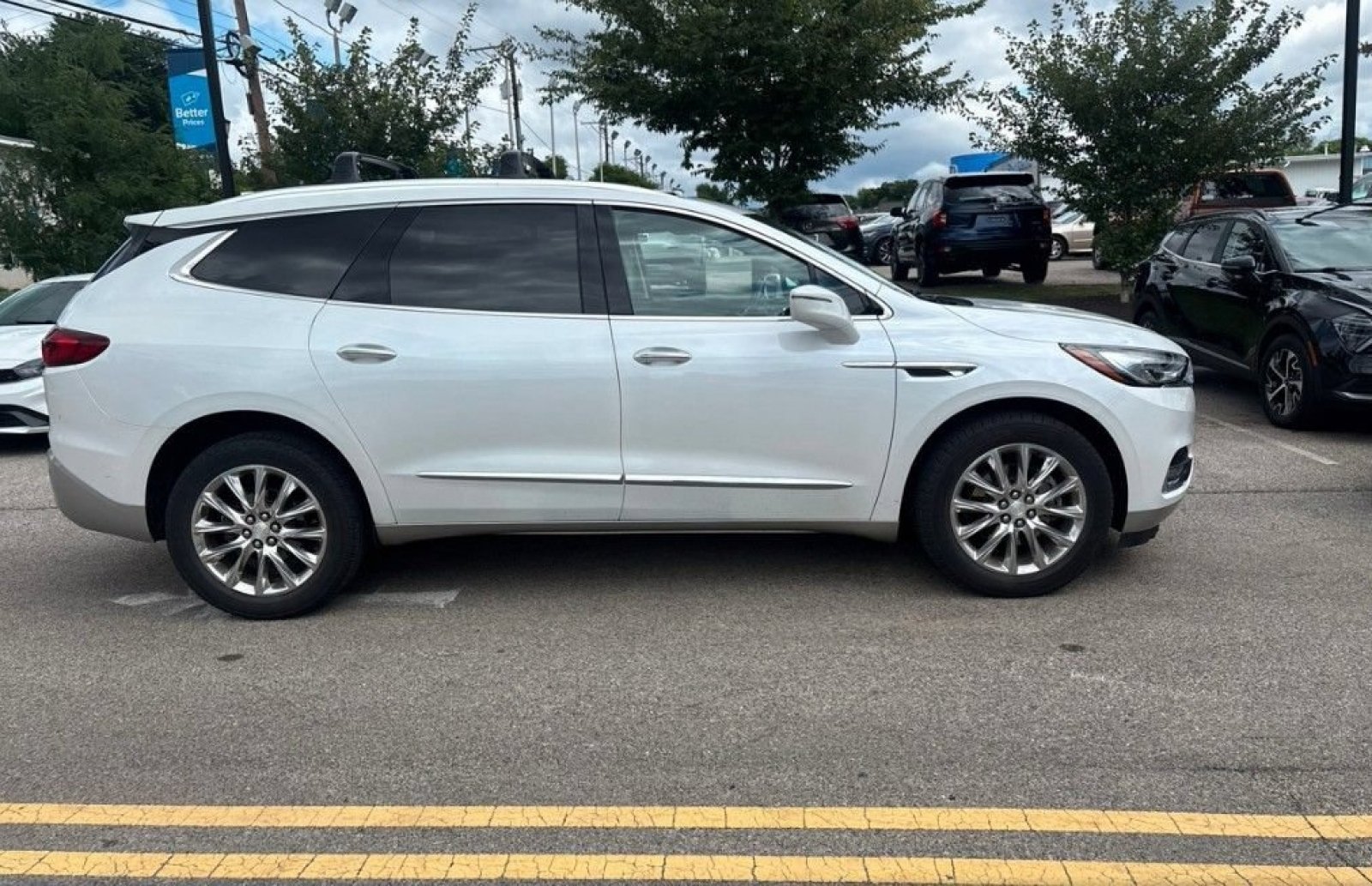 Used 2018 White Frost Tricoat Buick Premium image 5