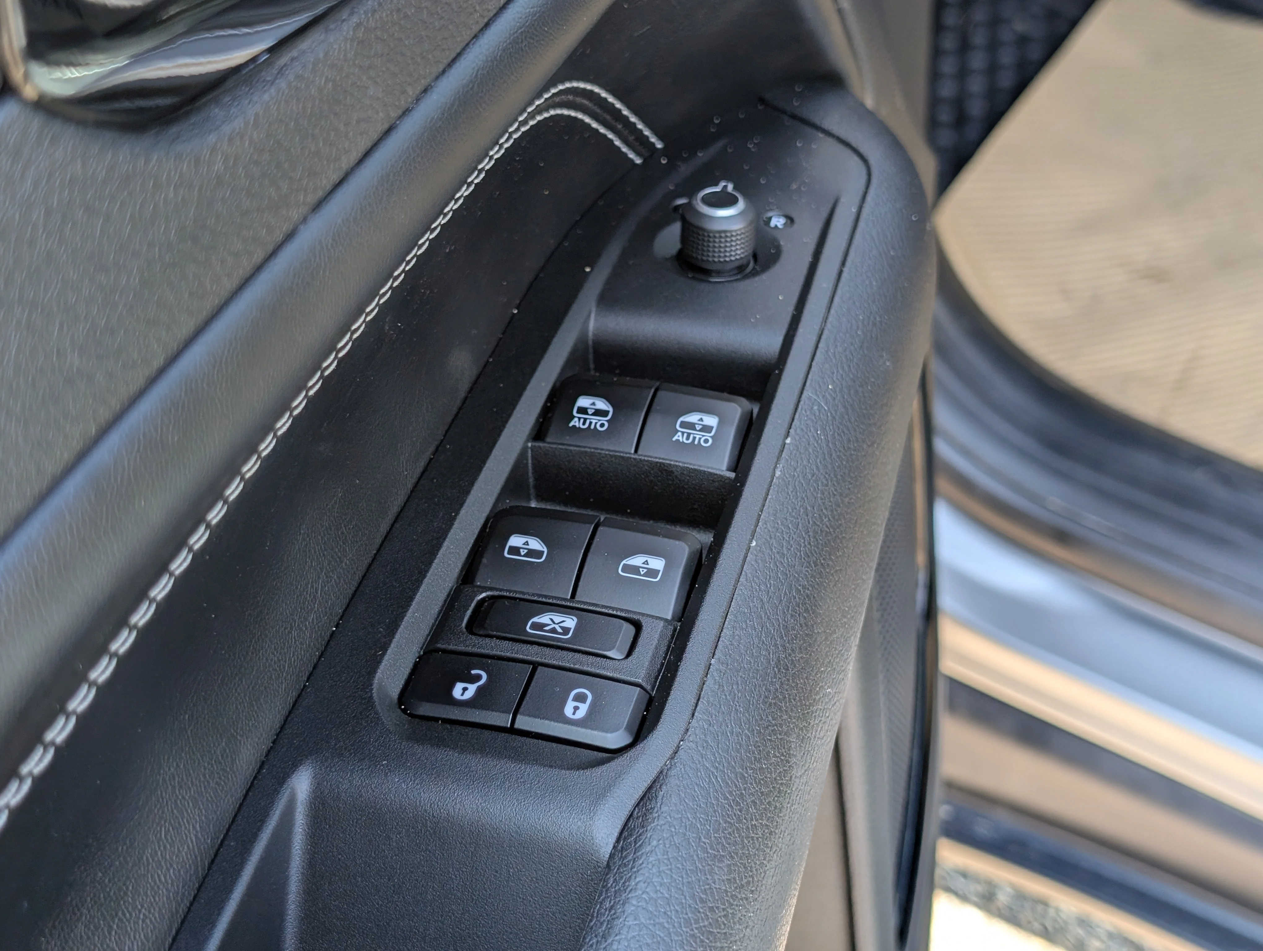 Used 2024 Silver Jeep Altitude image 17