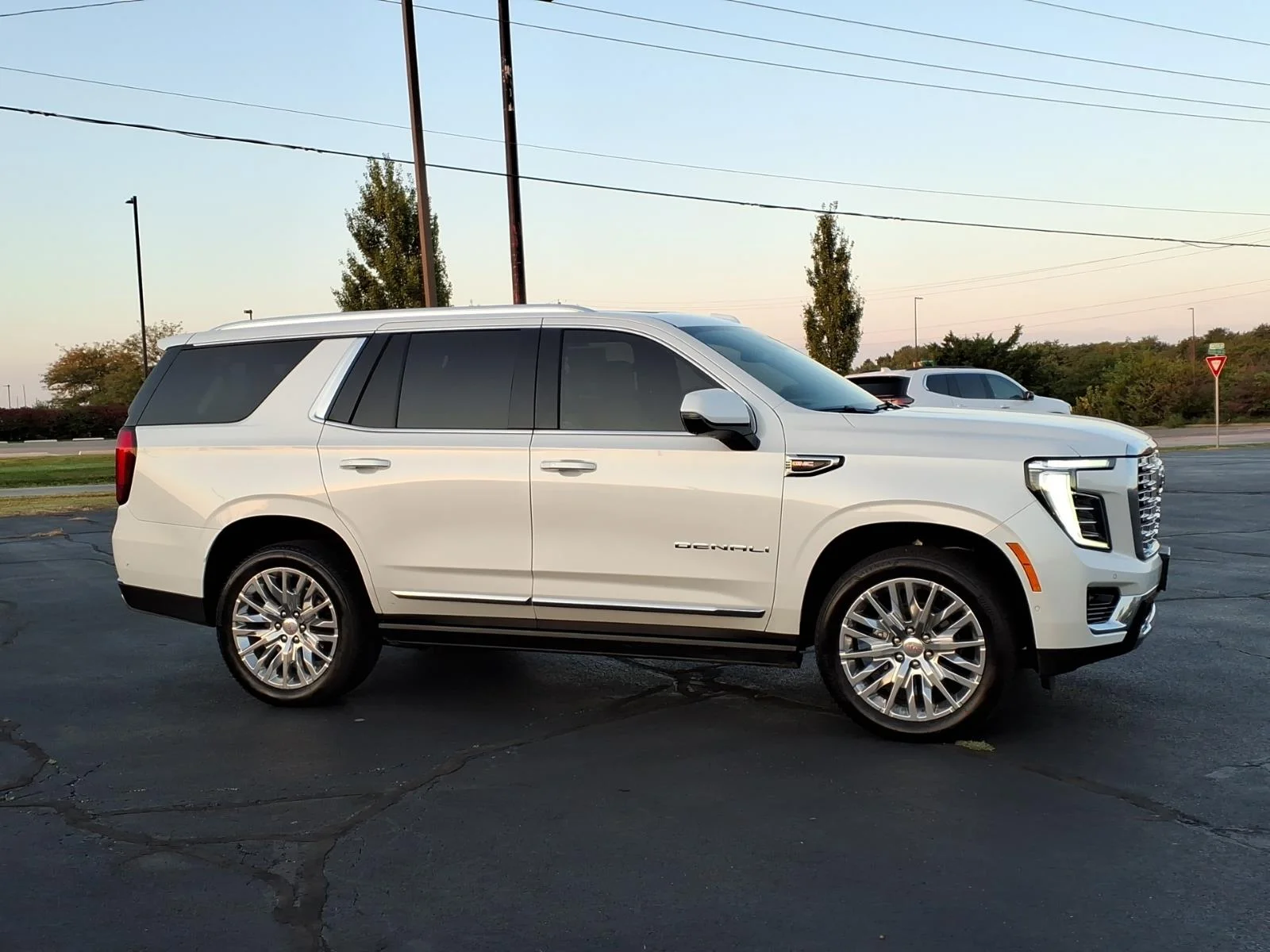 Used 2025 White GMC Denali image 2