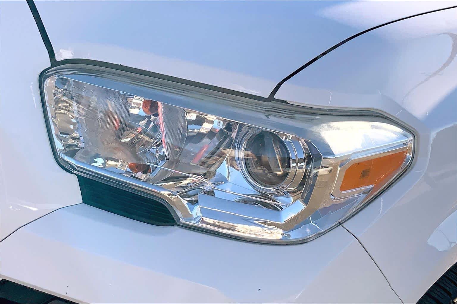 Used 2019 Super White Toyota SR image 27