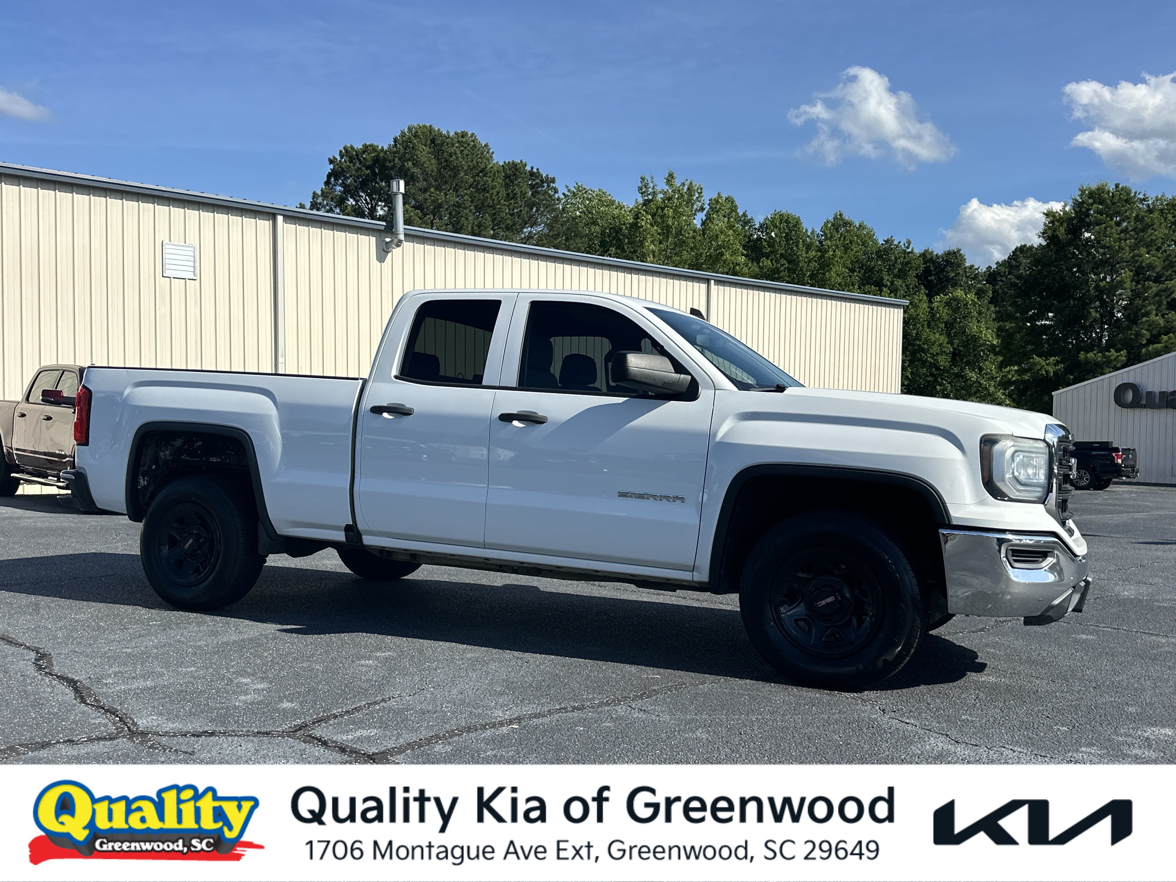 Used 2019 Summit White GMC DBL CAB 2WD image 1