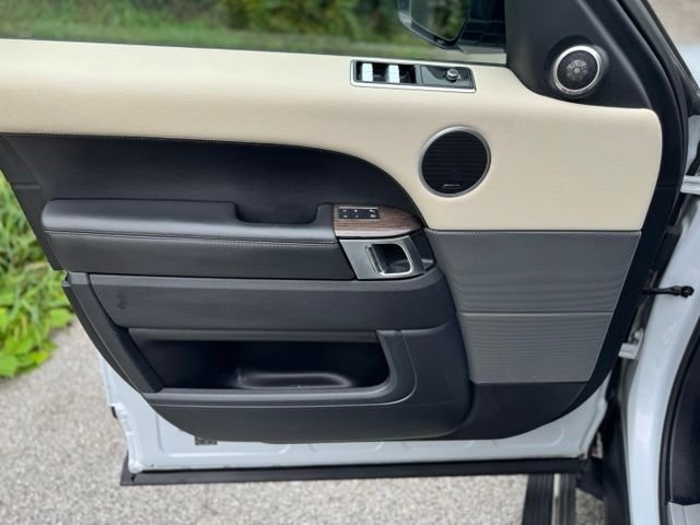 Used 2018 Yulong White Metallic Land Rover HSE image 8