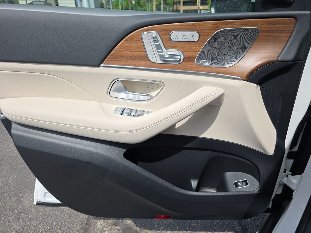 New 2026 MANUFAKTUR Moonlight White Metallic Mercedes-Benz GLE 450 image 20