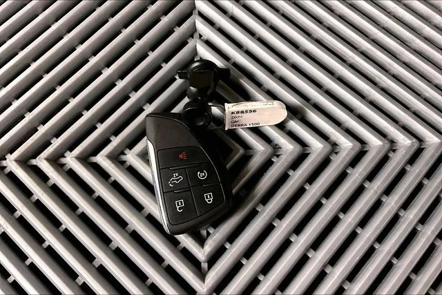 Used 2024 Onyx Black GMC Elevation image 11